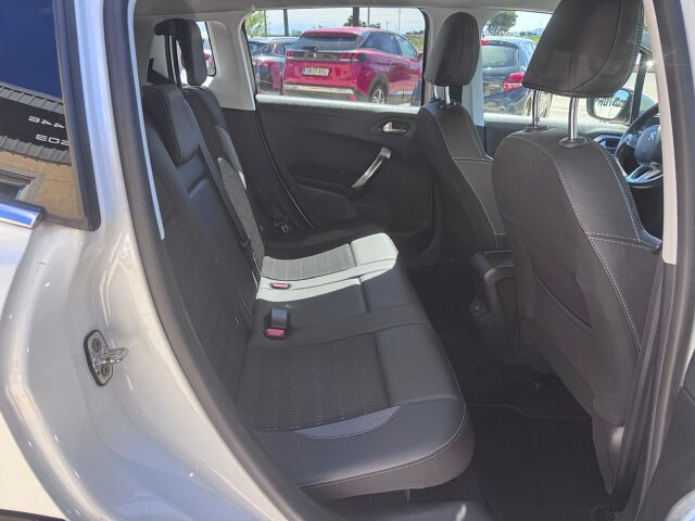 PEUGEOT 2008 ALLURE 1.2 E-THP AUTO SPANISH LHD IN SPAIN 43000 MILES 1 OWNER 2017